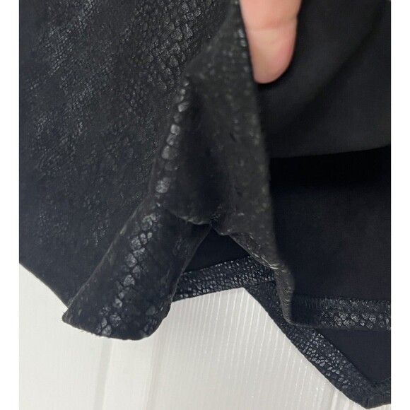 Wild Honey Women Black Skort Medium Faux Snake Skin Print Back Zip - Picture 4 of 6